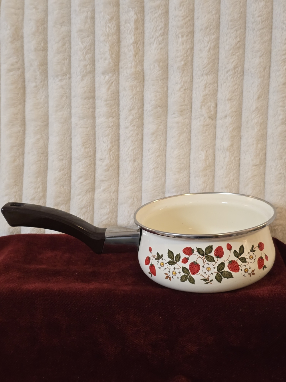 Vintage 1982 Sheffield Strawberries 'n Cream Enamel Saucepan 1 Qt